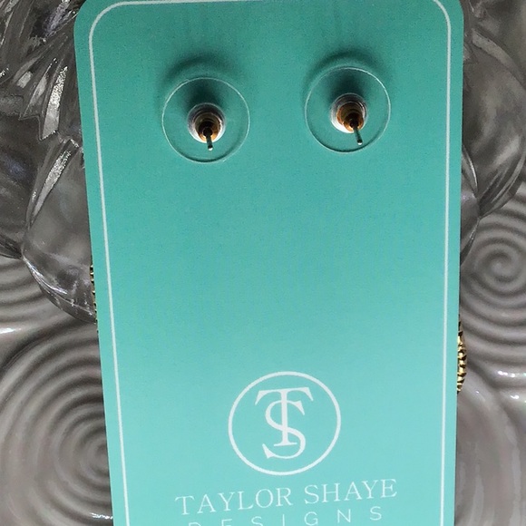 TAYLOR SHAYE EARRINGS❤️❤️ - Picture 2 of 2